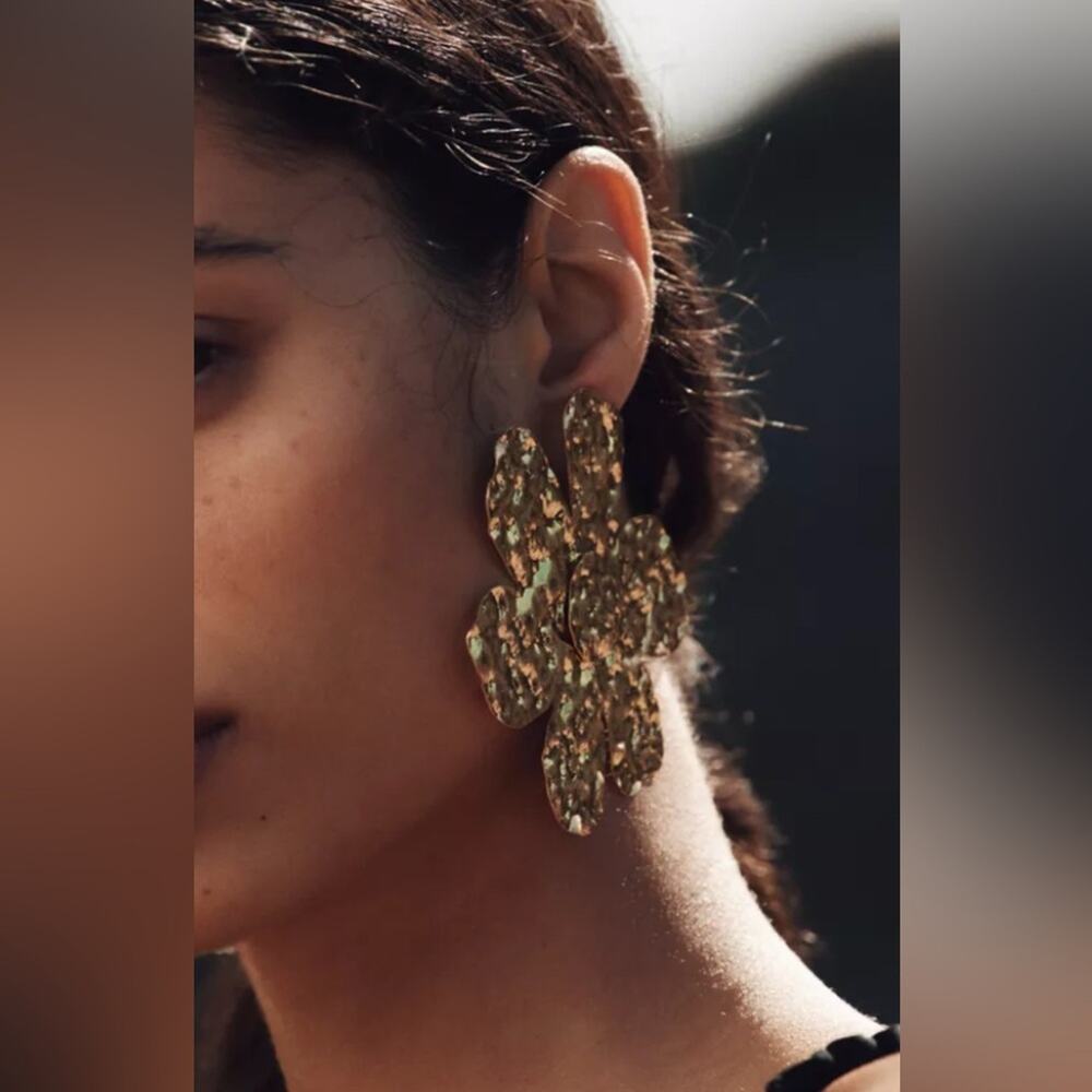 Nwt- zara- wrought maxi flower earrings